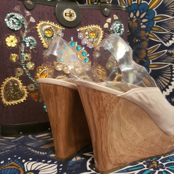 Heeled Slides 8 - Picture 2 of 9